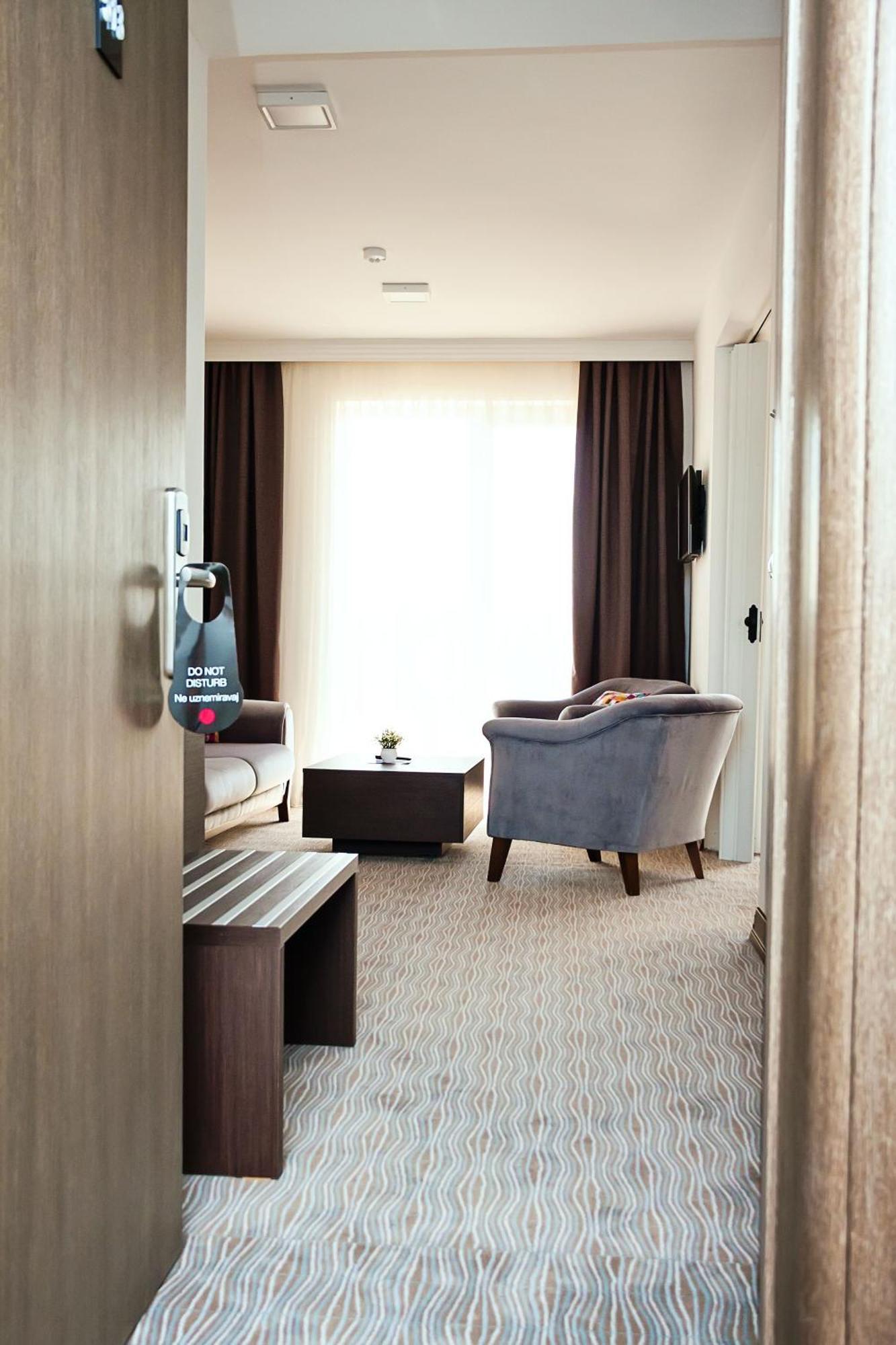 Bosphorus Hotel Aleksinac Ngoại thất bức ảnh