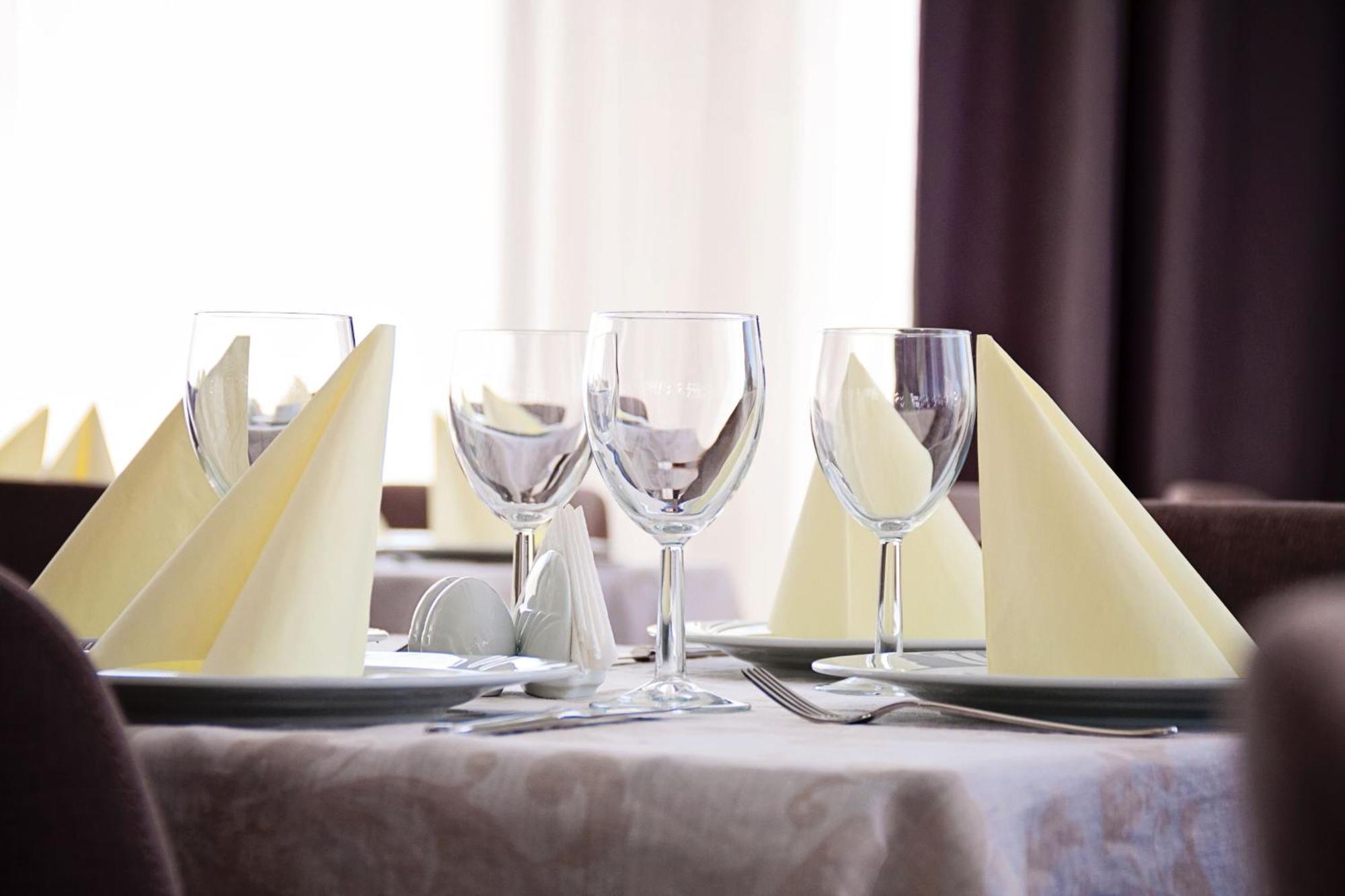Bosphorus Hotel Aleksinac Ngoại thất bức ảnh