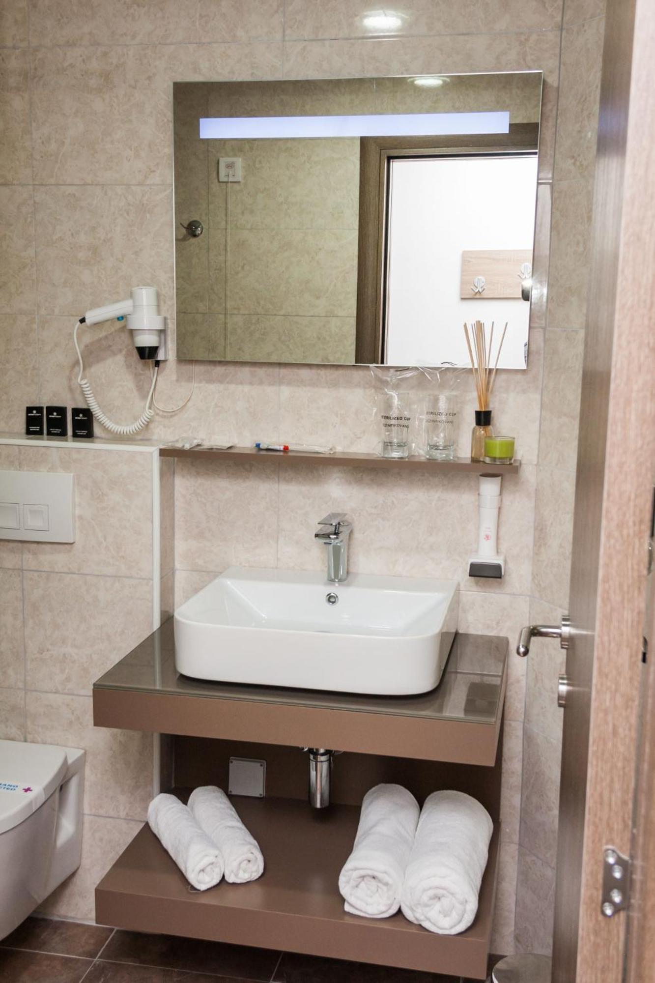Bosphorus Hotel Aleksinac Ngoại thất bức ảnh